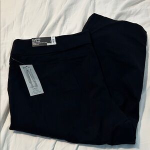 Black Capri Mid-Rise Pants
